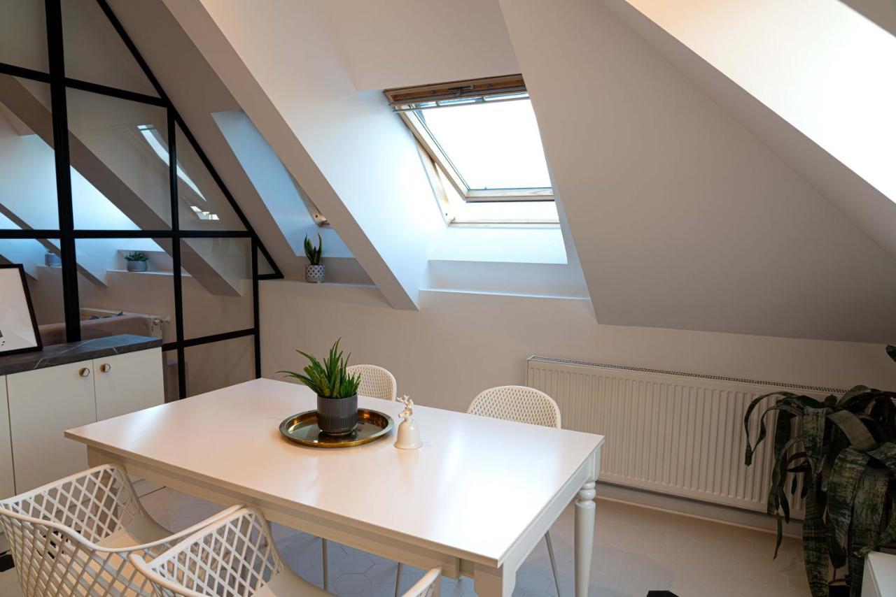 Urban Oasis With Parking Apartment *
