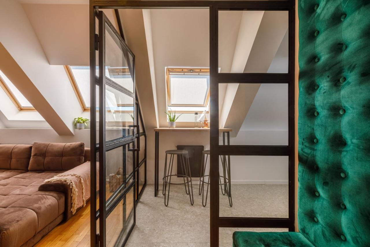 Apartment Urban Oasis With Parking Bucharest
